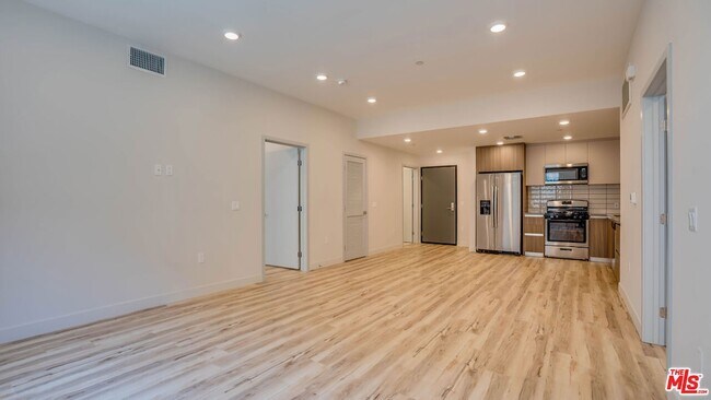 Building Photo - 1540 S Hayworth Ave