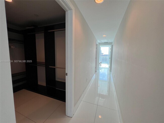 Building Photo - 2950 NE 188th St