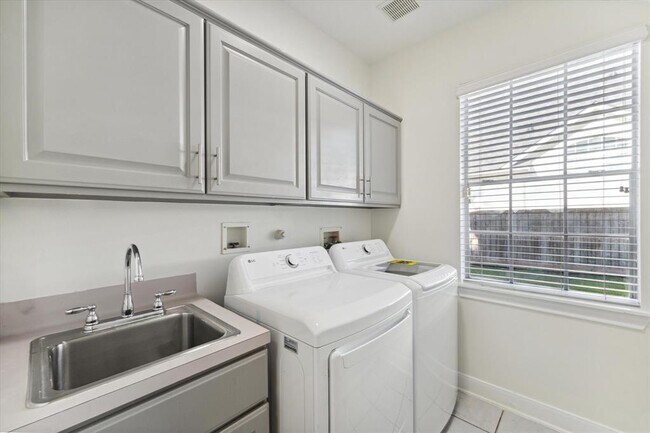 Building Photo - 30 Watermill Pl