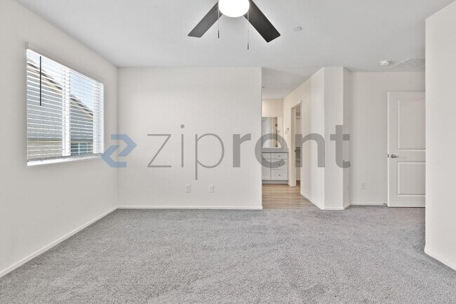 Building Photo - Unit Unit 3