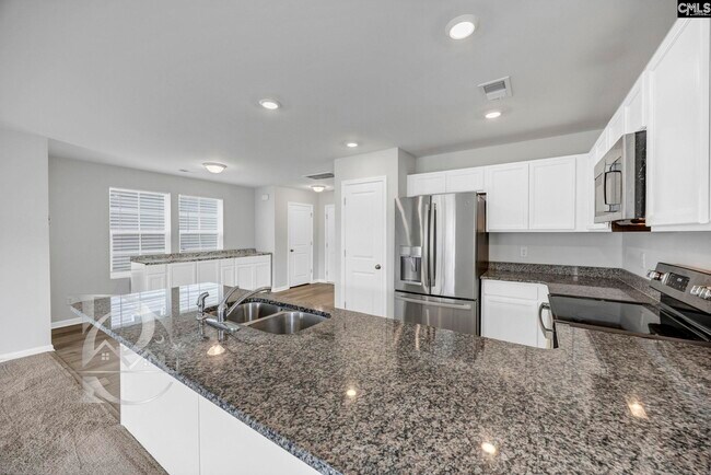 Building Photo - 2058 Mapleton Dr