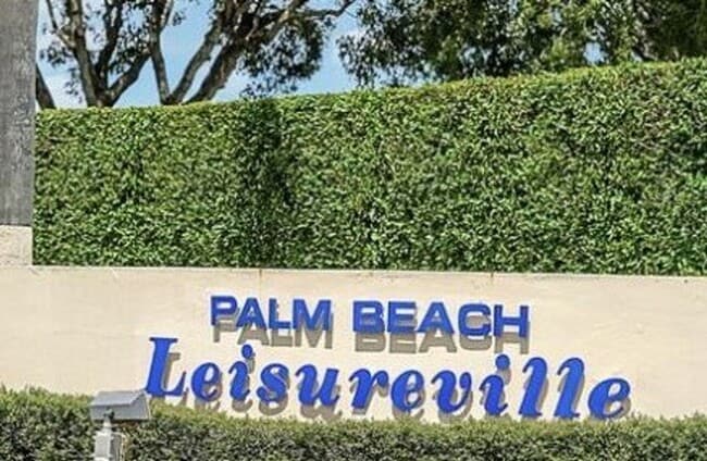 Building Photo - 1108 W Ocean Ave