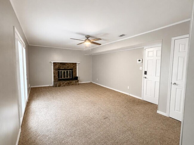 Building Photo - 247 Brookside Ct