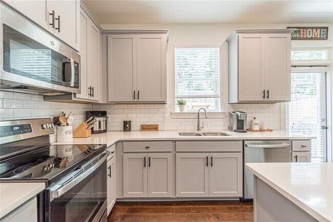 Building Photo - 5392 Brooklands Dr