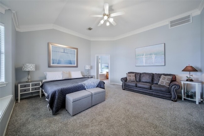 Building Photo - 9698 E Shore Dr