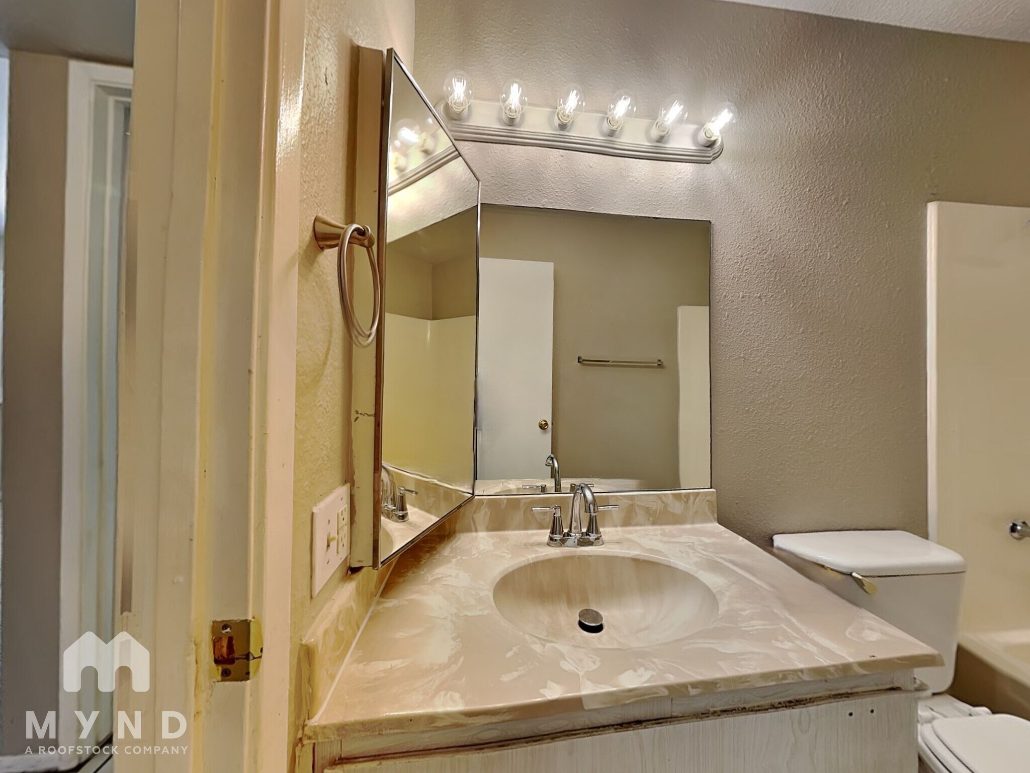 Building Photo - 8343 N 59th Dr