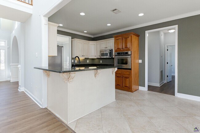 Building Photo - 100 Montview Way