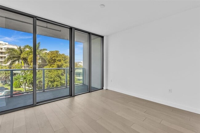 Building Photo - 9201 E Bay Harbor Dr