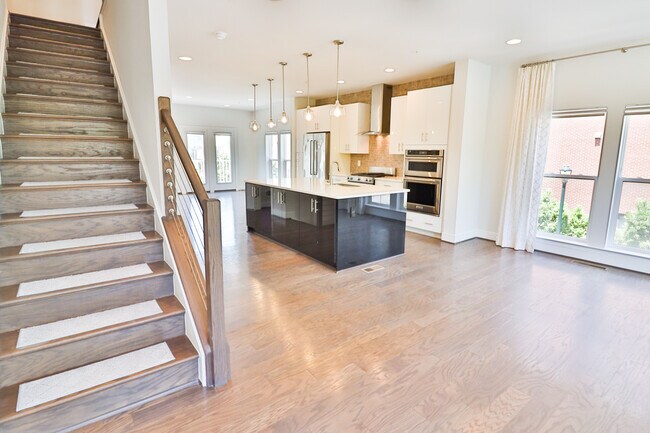 Building Photo - 1424 Piccard Dr