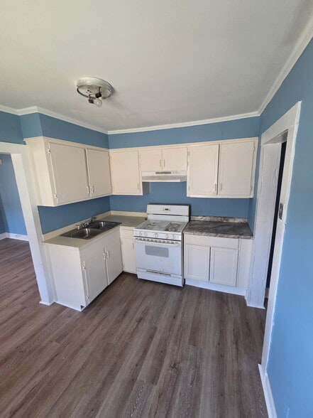 Kitchen - 545 Salley St