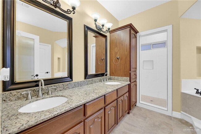 Building Photo - 3218 Lerma Dr