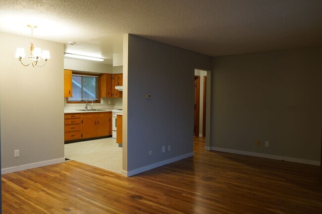 Building Photo - r3409NE59thStVancouver