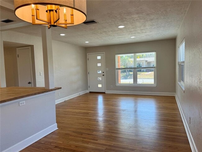 Building Photo - 2801 Nancy St