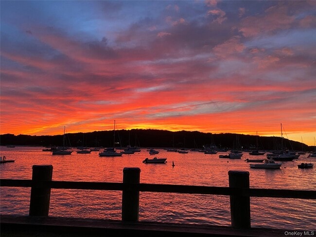 Building Photo - 471 Main St