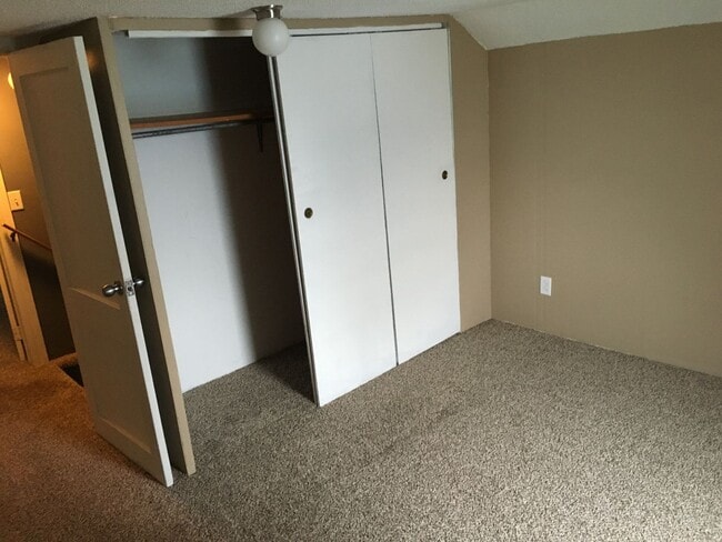 Building Photo - 3 Bed 1 Bath with Double Stall Garage