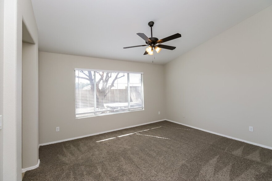 Building Photo - 3526 N Ravine