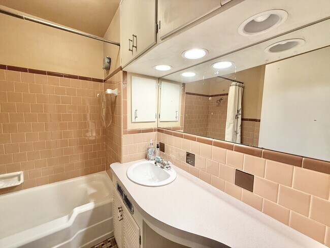 Building Photo - 102 Blueridge Pl