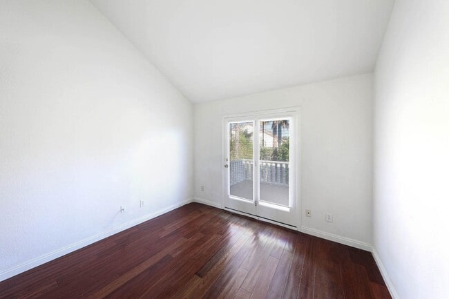 Building Photo - Exceptional 5 bedroom home in Aliso Viejo