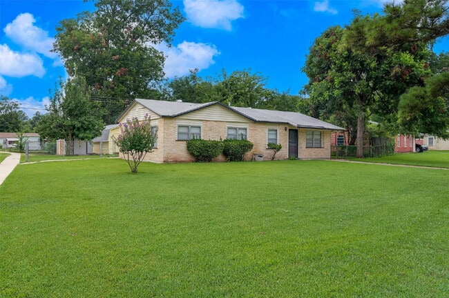 Building Photo - 1101 Shirley Ln