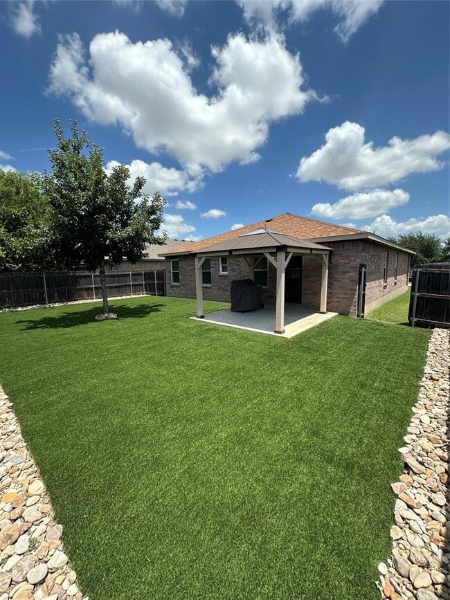 Building Photo - 705 Morgan Dr
