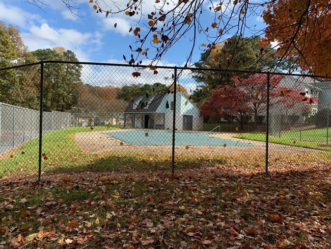 Building Photo - 1300 Garden Crest Cir