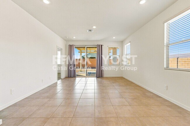 Building Photo - 2689 E Santa Ynez Dr
