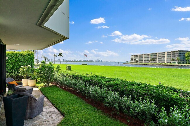 Building Photo - 123 Lakeshore Dr