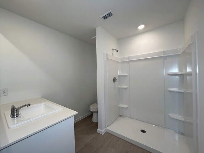 Building Photo - 401 Meadows Ln