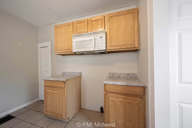 Building Photo - 1529 E Ohio St