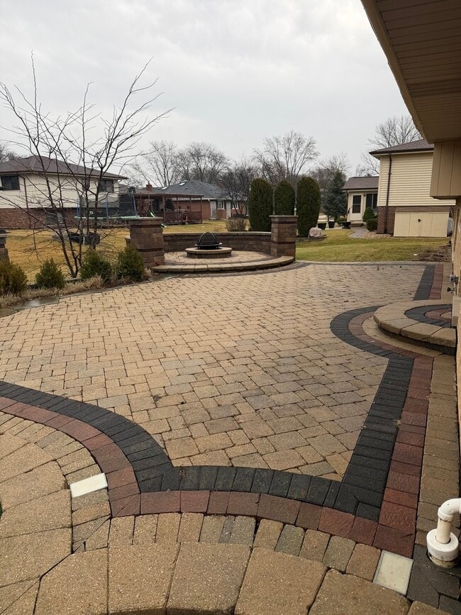 Building Photo - 1814 Holly Ave