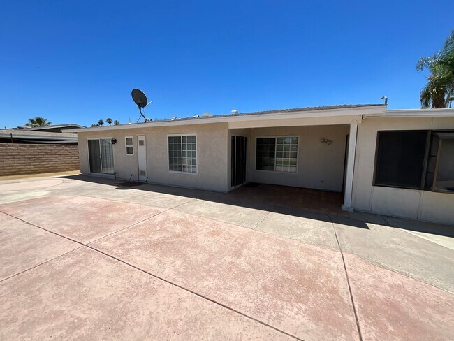Building Photo - 74378 Myrsine Ave
