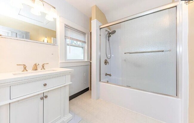 Building Photo - 1132 Michigan-1132MICH