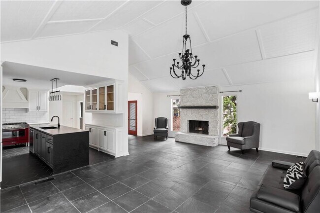 Building Photo - 4595 Dudley Ln