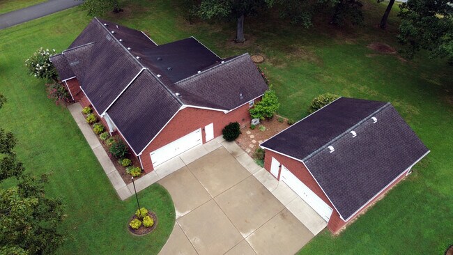 Building Photo - 19 Antietam Dr