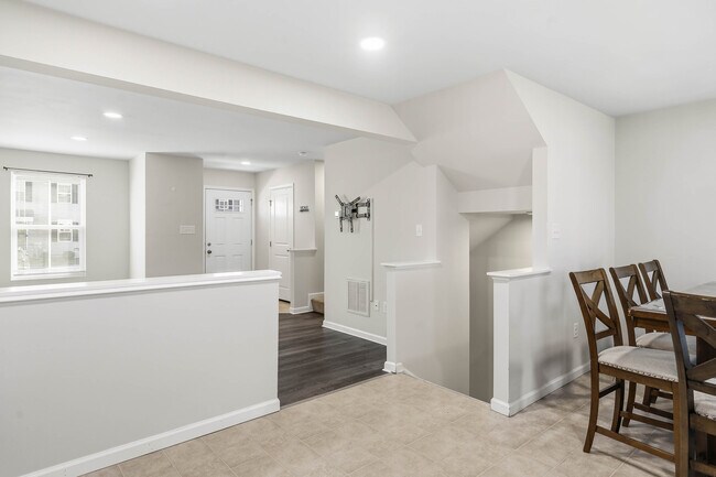 Building Photo - 28971 St Thomas Blvd