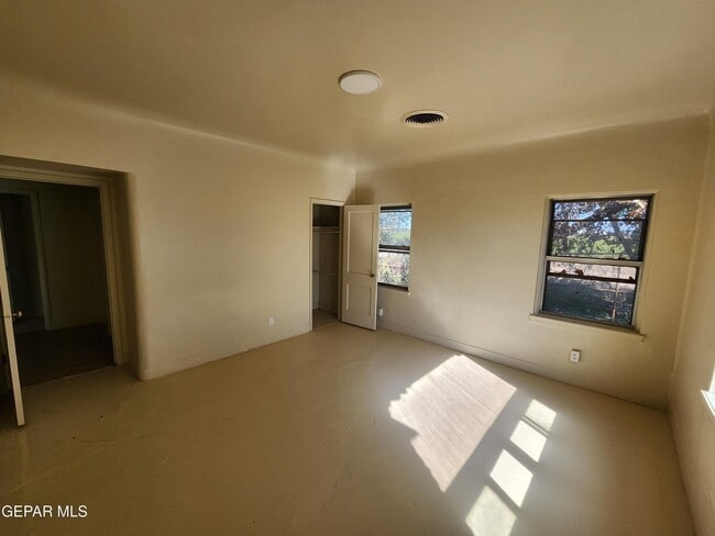 Building Photo - 6643 Westside Dr