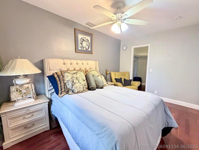 Building Photo - 5105 White Oak Ln