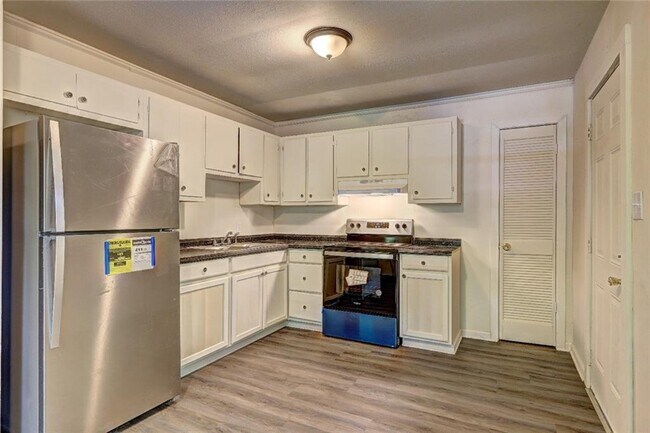 Building Photo - 1208 4th Ave W