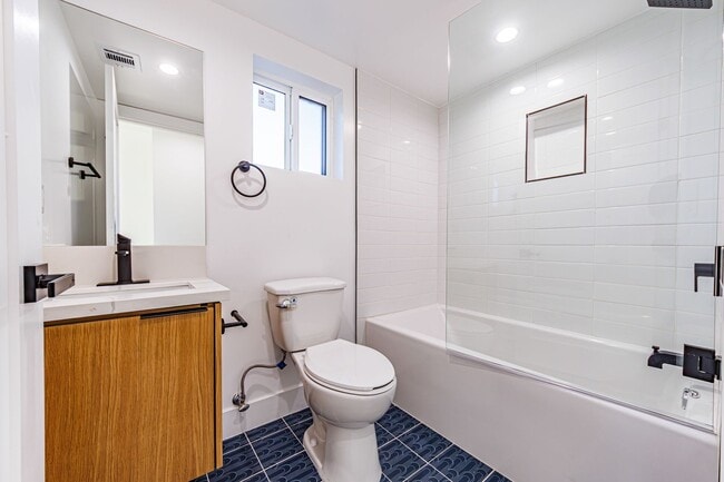 Building Photo - 1658 S. Hayworth