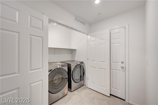 Building Photo - 634 Bellus Pl