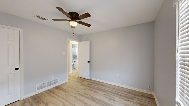 Building Photo - REMODELED 3 bedroom, 1.5 bath, 1 car garage home minutes away from the airfield!