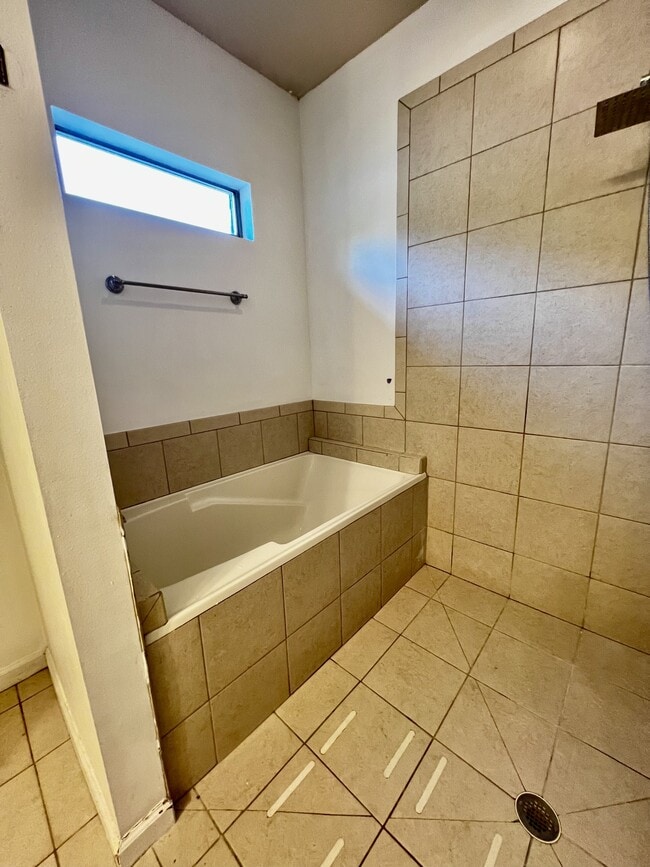 Building Photo - 4596 Hermosa Rd