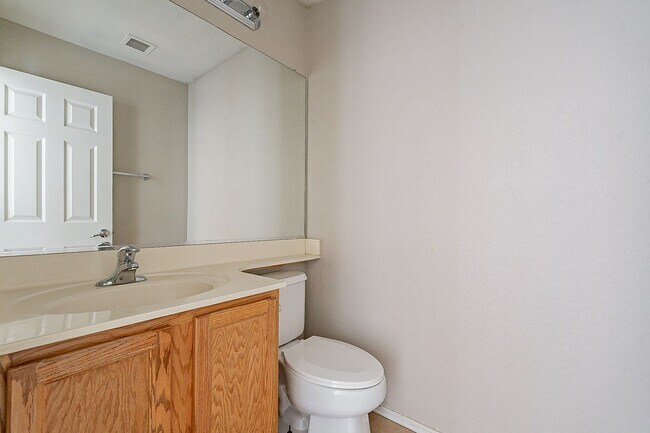 Building Photo - large 3 bedroom home for rent