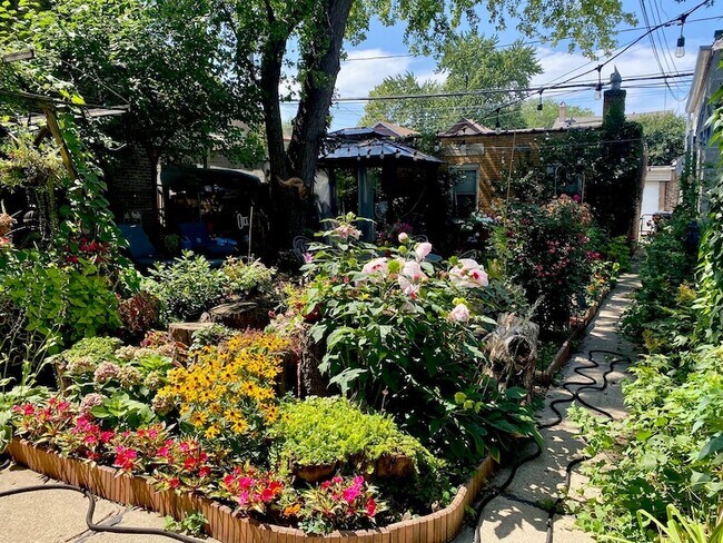 Building Photo - 3078 N Davlin Ct