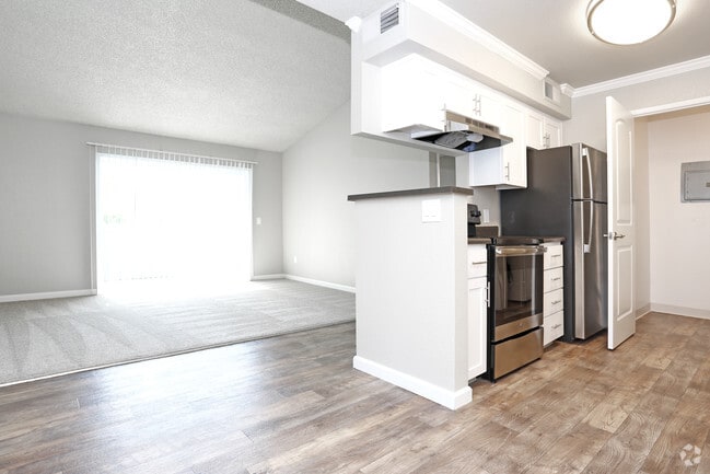 Building Photo - Plum Tree Apartment Homes