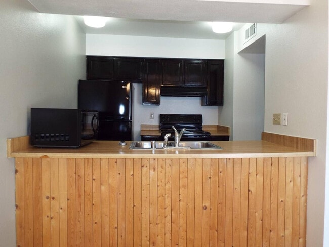 Building Photo - 1688 W Village Way