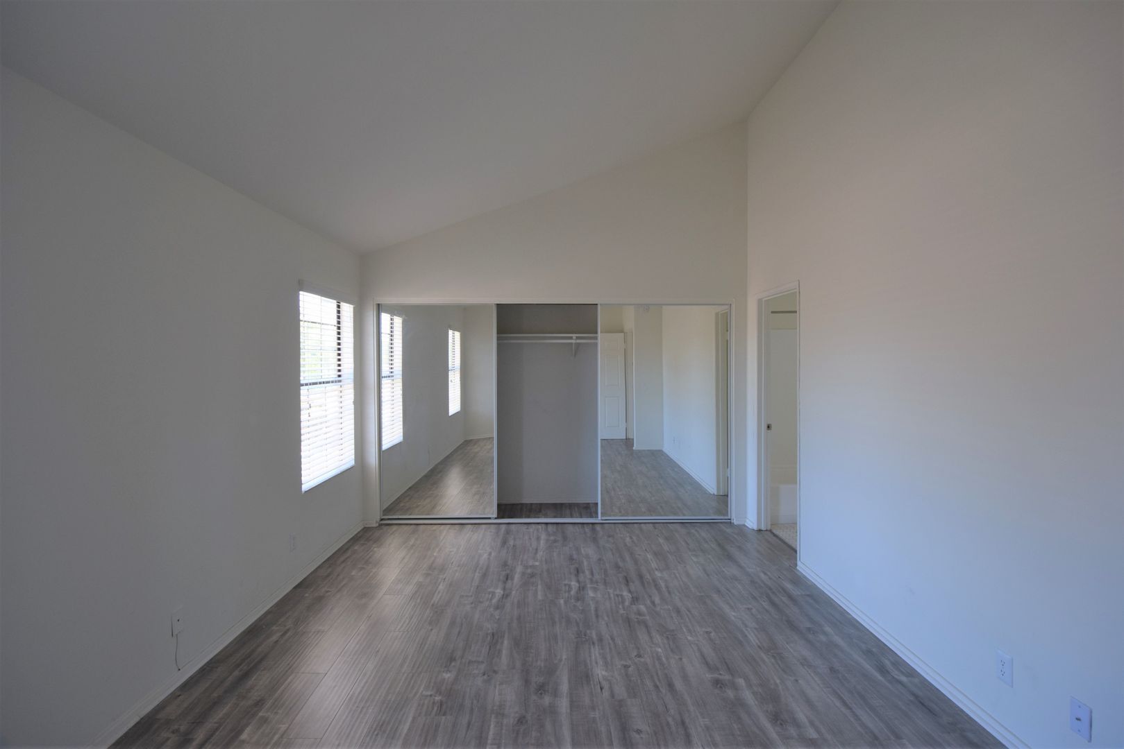 Building Photo - 24822 Walnut St