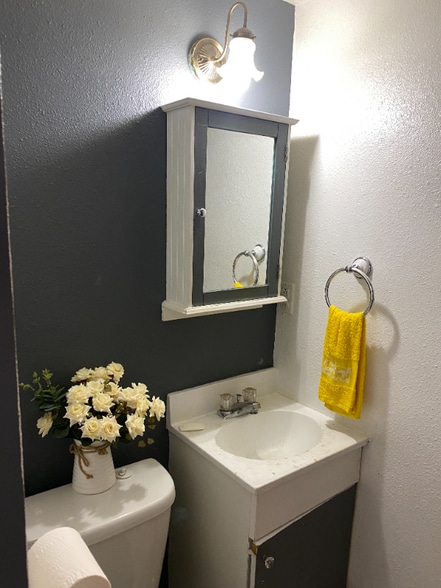 Building Photo - 1129 Magnolia Ave