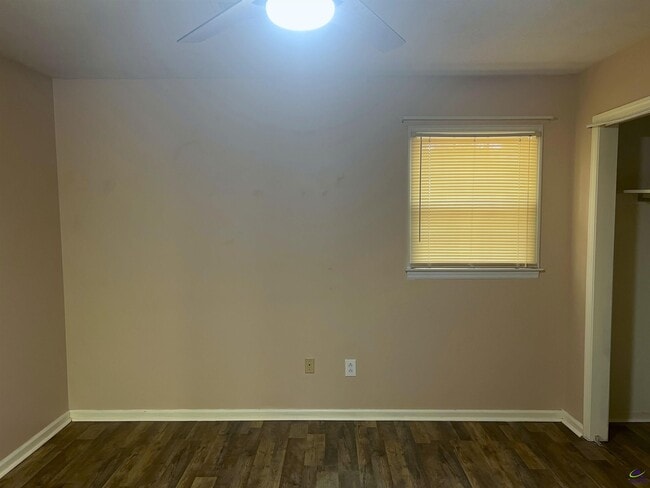 Building Photo - 409 Forest Lake Dr