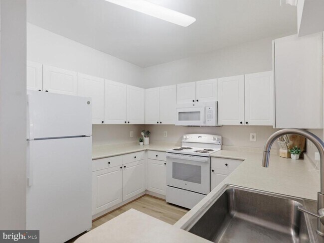 Building Photo - 4560 Strutfield Ln